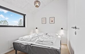 4 bedrooms, travel cot, free WiFi - Cozy home in Millinge with sauna (Millinge)