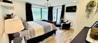 Located directly on the Tennessee River and minutes from downtown Chattanooga!