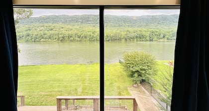 Located directly on the Tennessee River and minutes from downtown Chattanooga!