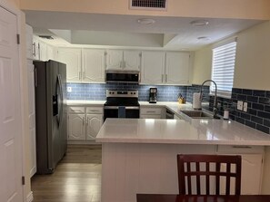 Private kitchen - Casa Juanita - Great view of the golf course. (Phoenix)