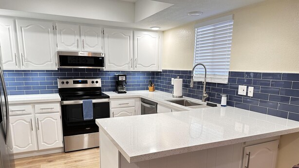 Coffee/tea maker, fridge, microwave, oven - Casa Juanita - Great view of the golf course. (Phoenix)