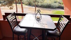 Outdoor dining - Casa Juanita - Great view of the golf course. (Phoenix)