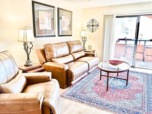 Living area - Casa Juanita - Great view of the golf course. (Phoenix)