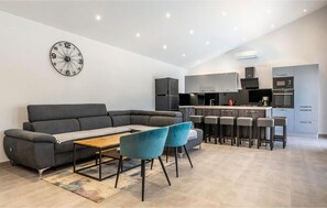 Smart TV - Lovely home in Kraljevica with kitchen (Kraljevica)