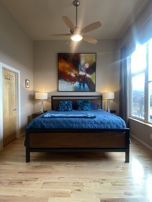 2 Schlafzimmer, Schreibtisch, Bügeleisen/Bügelbrett, WLAN