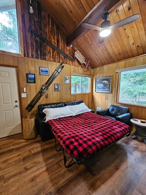 3 bedrooms, desk, free WiFi, bed sheets