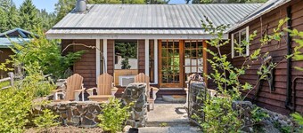 Hot Tub and Private Cabins, Free snowshoes and EV Charger