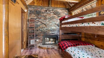 3 bedrooms, desk, free WiFi, bed sheets