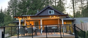 Fun cottage with hot tub, pool table, game room, and a huge deck.