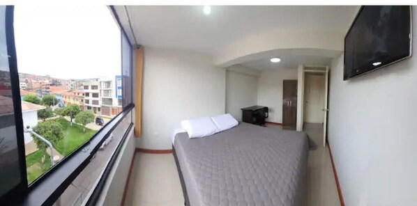 2 habitaciones, tabla de planchar con plancha, wifi y ropa de cama 