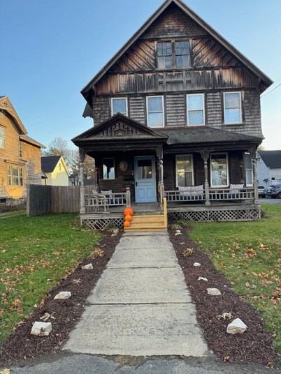 Stylish Berkshire Apartment conveniently located in the center of town