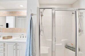 Shower, jetted bath, hair dryer, towels