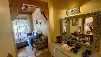 Elite Apartment | Living area | Flat-screen TV