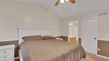 3 habitaciones, tabla de planchar con plancha, wifi y ropa de cama