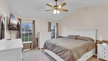 3 habitaciones, tabla de planchar con plancha, wifi y ropa de cama