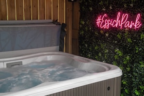 Indoor spa tub - Essich Park - 1BR - Hot Tub - Wood Burning Stove (Inverness)