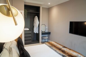 1 bedroom, iron/ironing board, WiFi, bed sheets - Essich Park - 1BR - Hot Tub - Wood Burning Stove (Inverness)