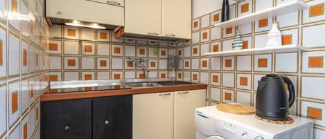 Fridge, microwave, stovetop, cookware/dishes/utensils