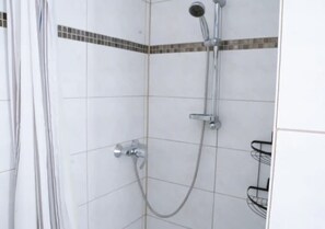 Combined shower/tub, hair dryer, towels, soap