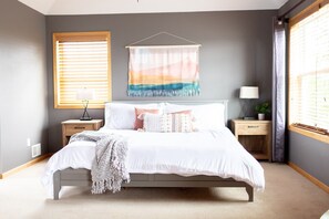 6 habitaciones, escritorio y tabla de planchar con plancha 