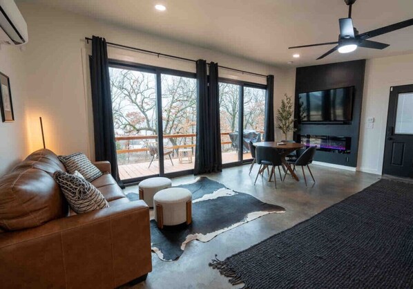 TV, fireplace - Luxury Lake Living on Grand 2 (Afton)