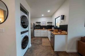 Fridge, microwave, dishwasher, coffee/tea maker - Luxury Lake Living on Grand 2 (Afton)