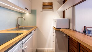 冰箱、微波炉、洗碗机、厨具/餐具