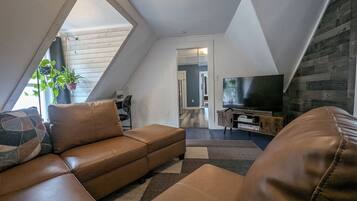 Smart TV, fireplace, video games, ping pong