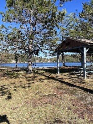 Property grounds - 16+ppl 2 HotTubs Gamerooms FirePit 2 acre backyard (Antrim)