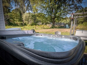 Outdoor spa tub - 16+ppl 2 HotTubs Gamerooms FirePit 2 acre backyard (Antrim)