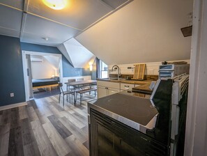 Interior - 16+ppl 2 HotTubs Gamerooms FirePit 2 acre backyard (Antrim)