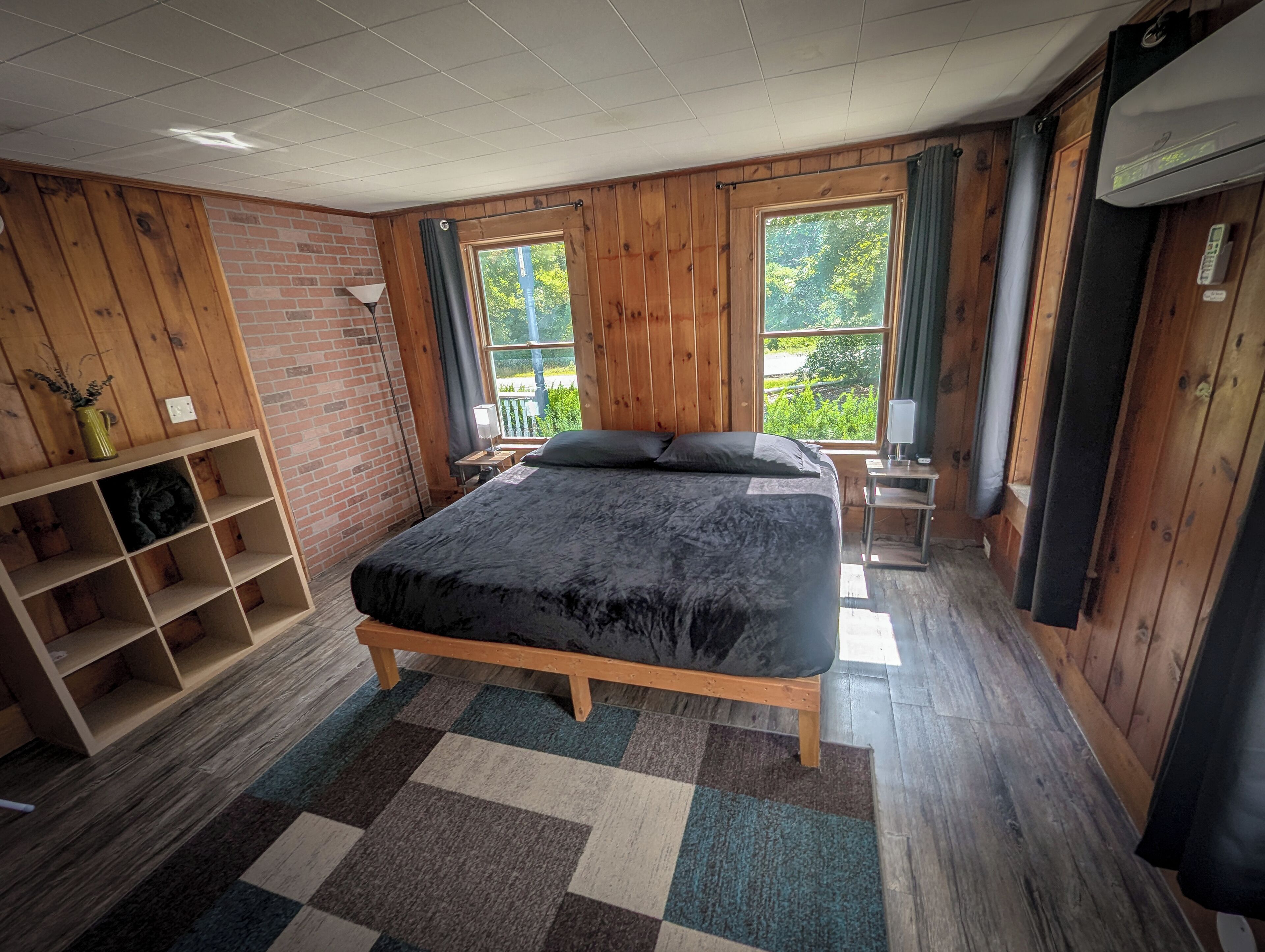 4 室のベッドルーム、デスク、アイロン / アイロン台、旅行用ベビーベッド