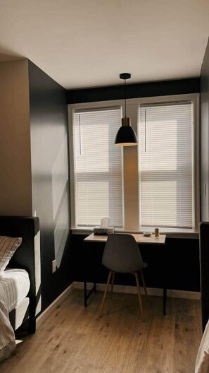4 slaapkamers, een bureau, een strijkplank/strijkijzer, gratis wifi