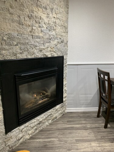 BSMT 1BD Apartment by Gardiner, QEW, 427, 401