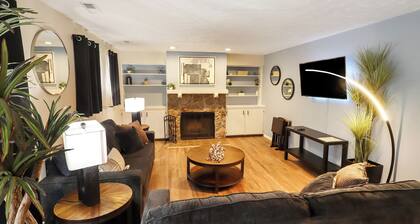 Modern 4BR Omaha, Fenced Yard, Desks in Every Room, W/D, Pet-Friendly