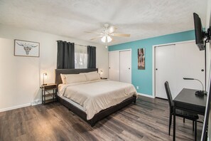 4 Schlafzimmer, Schreibtisch, Bügeleisen/Bügelbrett, Reisekinderbett