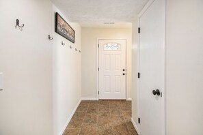 Interior - 4 Bed; 2.5 Bath ; 940 Mbps ; Fenced Yard ; Grill (Omaha)