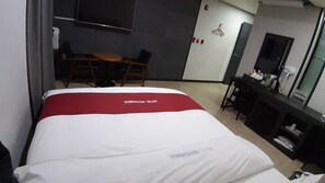 Kamar Single Bisnis | Seprai premium, selimut bulu angsa, dan didekorasi berbeda-beda