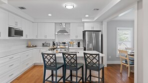 Fridge, microwave, oven, stovetop - Hibiscus House
2/2 walking distance to the beach and Lake Ave (Lake Worth Beach)