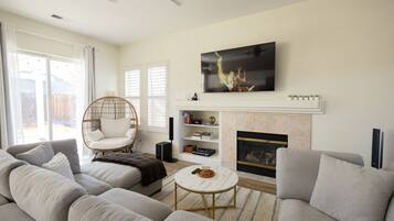 Smart TV, computer monitors