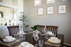 Dining - NEW Roomy Upscale, Mt. Rose Ski/Tahoe 25-Min, XL Sofa and 2 Work Desks  (Reno)