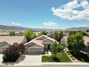 Exterior - NEW Roomy Upscale, Mt. Rose Ski/Tahoe 25-Min, XL Sofa and 2 Work Desks  (Reno)