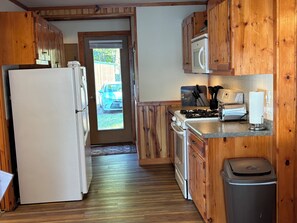 Fridge, microwave, oven, stovetop - Musky Point 3 (Mercer)