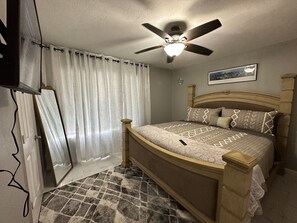 3 bedrooms, WiFi, bed sheets - Cozy 3 BR home 10 min away from beach and close to downtown (Clearwater)