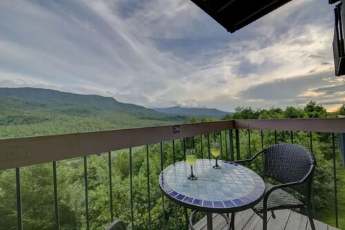 Beautiful views! Sleeps 2, Indoor Pool