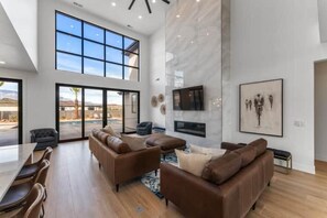 Smart TV, video games, table tennis - Zion Escape at Sand Hollow (Hurricane)