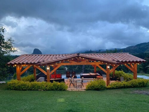Cozy 3-bedroom cottage in tranquil Vereda Bonilla with WiFi