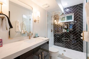 Douche, serviettes fournies