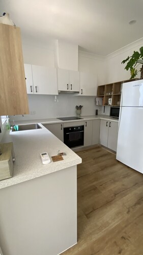 Spacious cottage in peaceful location just minutes walk from the beach. 