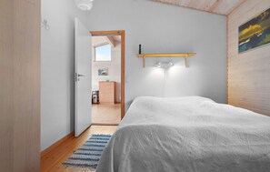 3 bedrooms, iron/ironing board, travel cot, free WiFi